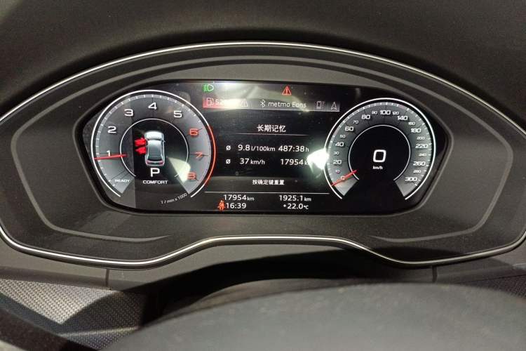 Used Audi Q5L 2024 40 TFSI Luxury Dynamic Edition Odometer Close Up