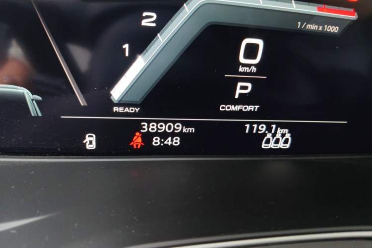 Used Audi Q5L 2024 45 TFSI Luxury Dynamic Model Odometer Close Up