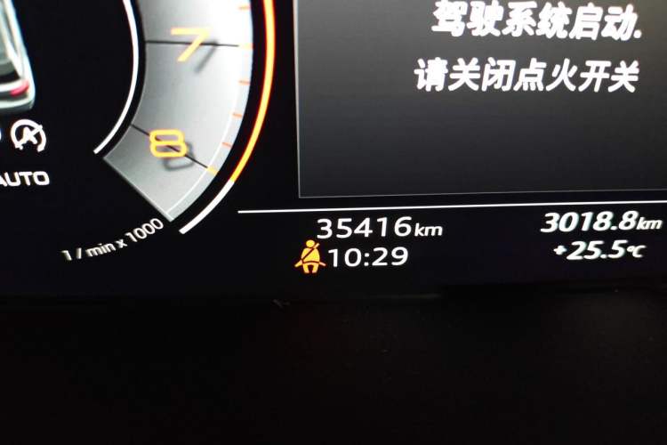 Used Audi Q5L 2024 40 TFSI Luxury Dynamic Edition Odometer Close Up