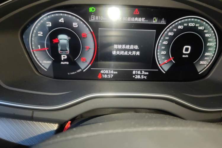 Used Audi Q5L 2024 40 TFSI Luxury Dynamic Edition Odometer Close Up