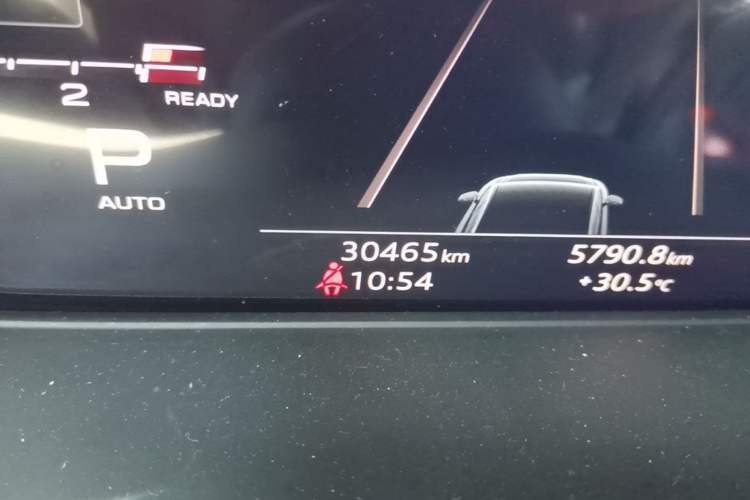 Used Audi Q5L 2024 45 TFSI Luxury Dynamic Model Odometer Close Up