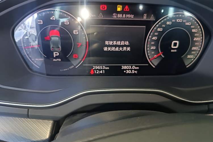 Used Audi Q5L 2024 45 TFSI Luxury Dynamic Model Odometer Close Up