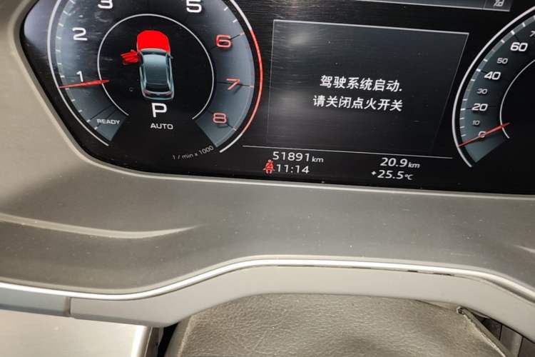 Used Audi Q5L 2024 40 TFSI Fashion Dynamic Model Odometer Close Up