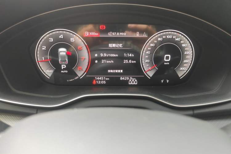 Used Audi Q5L 2024 40 TFSI Luxury Dynamic Edition Odometer Close Up