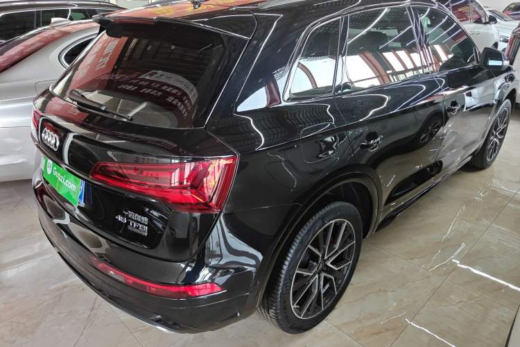 Used Audi Q5L 2024 45 TFSI Luxury Dynamic Model Rear Right 45 Deg