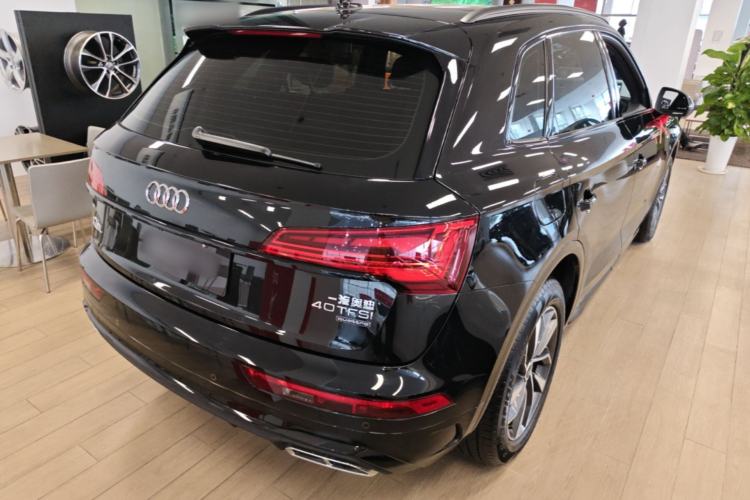 Used Audi Q5L 2024 40 TFSI Fashion Dynamic Model Rear Right 45 Deg