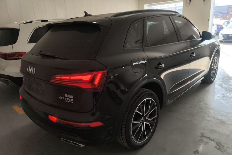 Used Audi Q5L 2024 45 TFSI Luxury Dynamic Model Rear Right 45 Deg