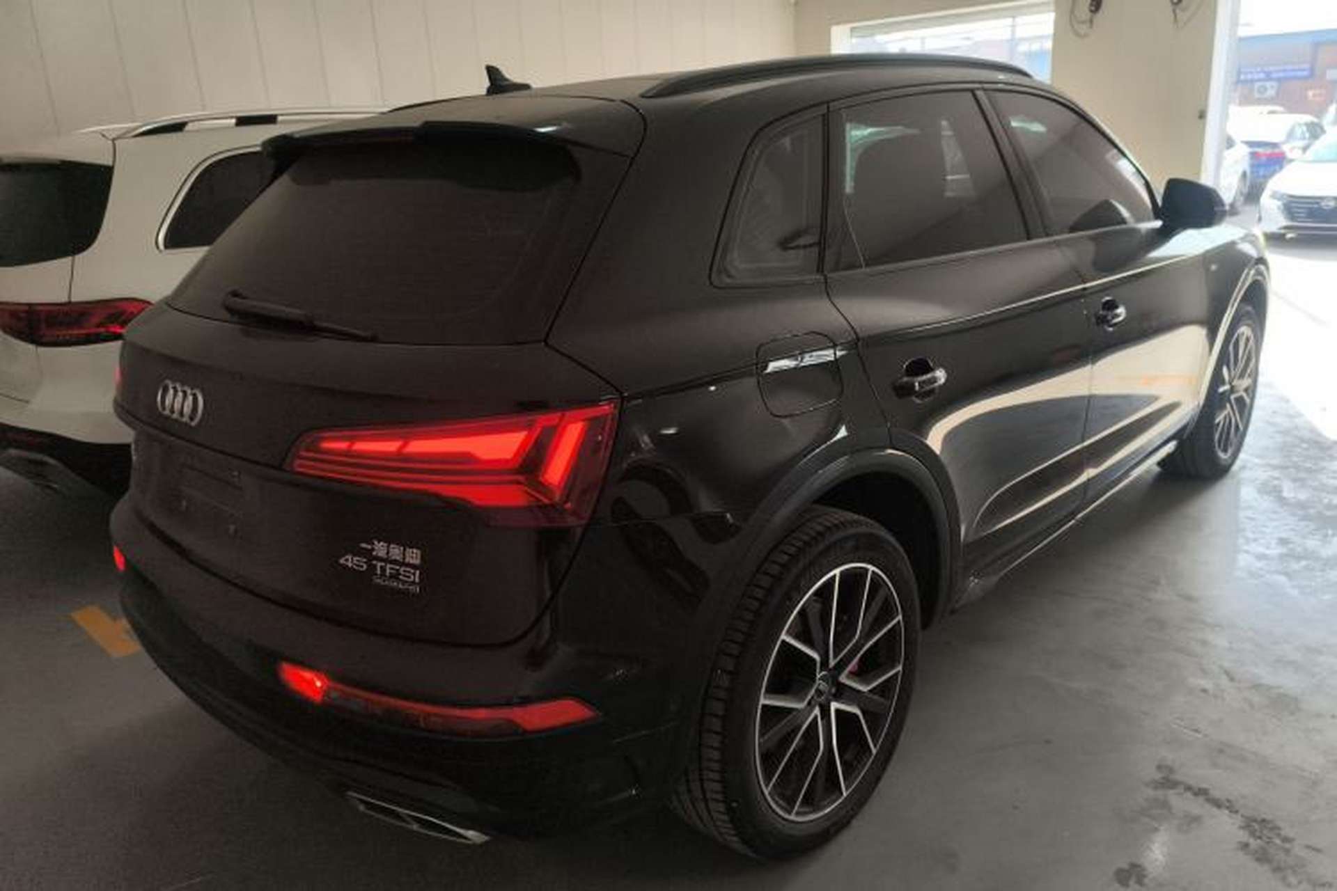 Used Audi Q5L 2024 45 TFSI Luxury Dynamic Model Rear Right 45 Deg
