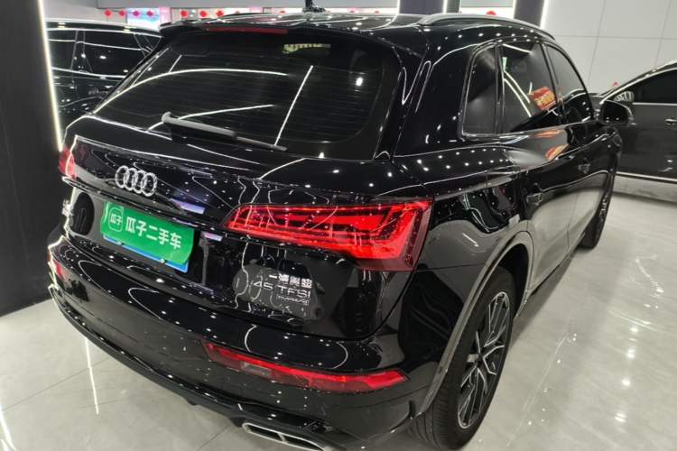 Used Audi Q5L 2024 45 TFSI Luxury Dynamic Model Rear Right 45 Deg