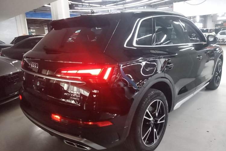 Used Audi Q5L 2024 40 TFSI Fashion Dynamic Model Rear Right 45 Deg