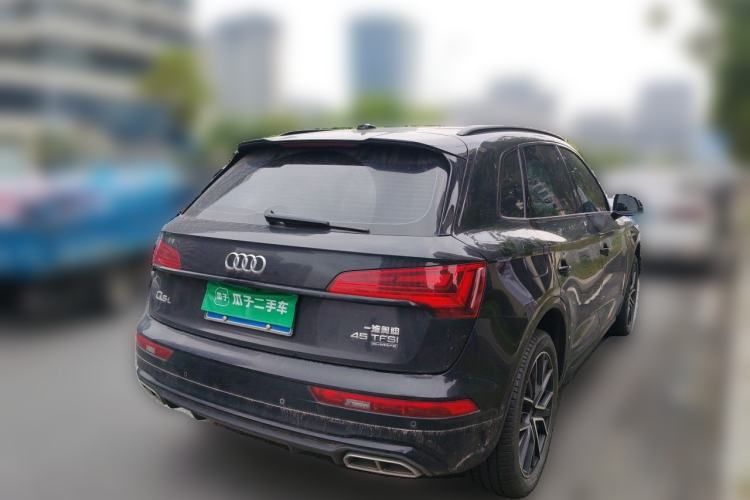 Used Audi Q5L 2024 45 TFSI Luxury Dynamic Model Rear Right 45 Deg