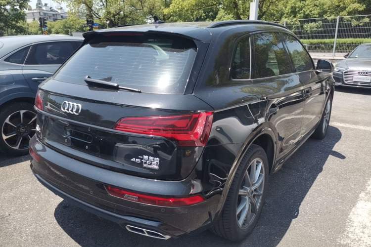 Used Audi Q5L 2024 45 TFSI Luxury Dynamic Model Rear Right 45 Deg