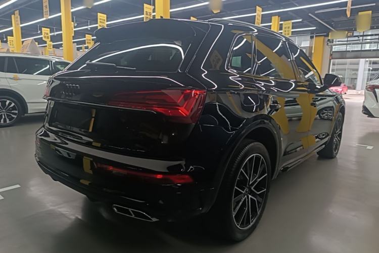 Used Audi Q5L 2024 45 TFSI Luxury Dynamic Model Rear Right 45 Deg