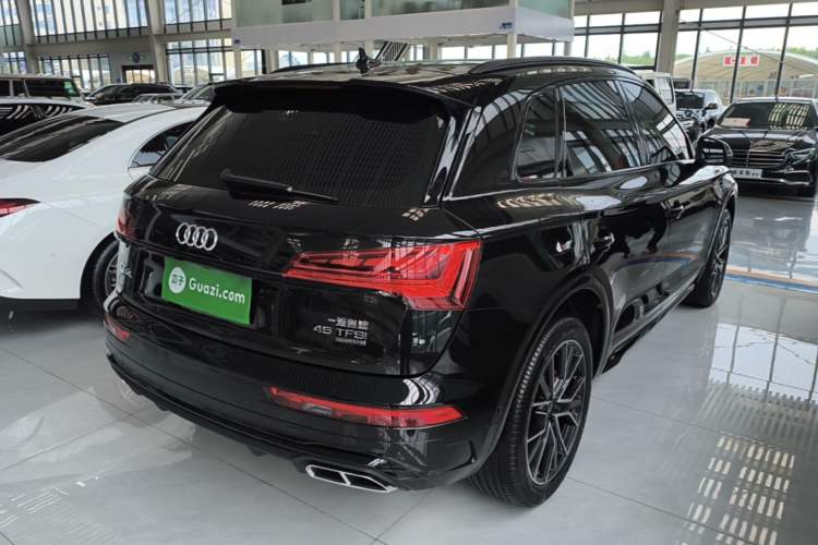 Used Audi Q5L 2024 45 TFSI Luxury Dynamic Model Rear Right 45 Deg