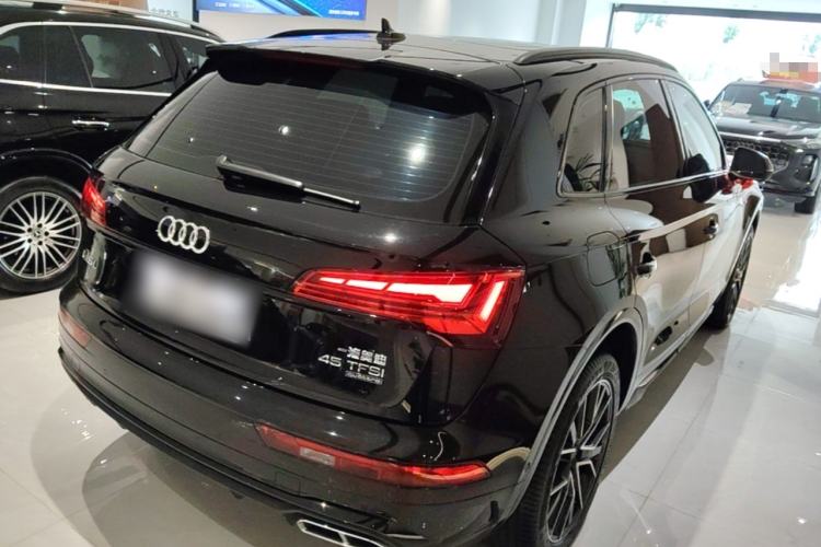 Used Audi Q5L 2024 45 TFSI Luxury Dynamic Model Rear Right 45 Deg