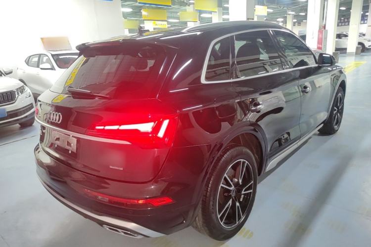 Used Audi Q5L 2024 40 TFSI Fashion Dynamic Model Rear Right 45 Deg