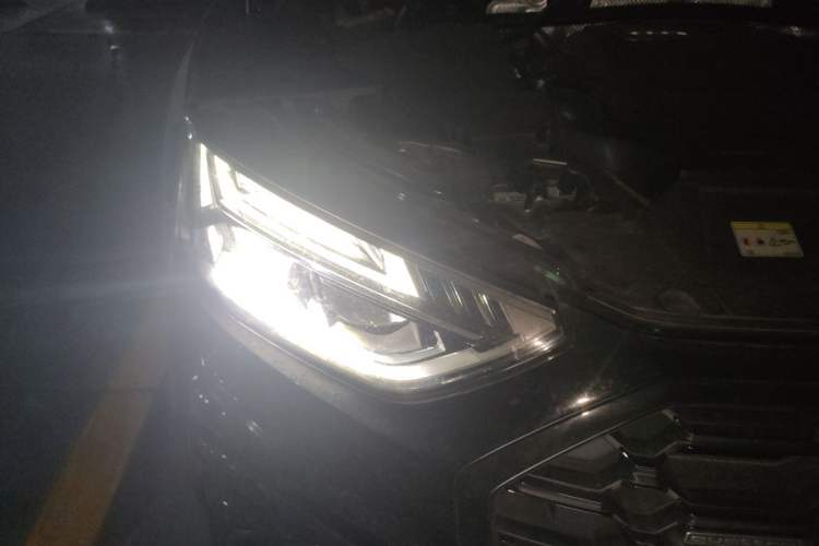 Used Audi Q5L 2024 40 TFSI Fashion Dynamic Model Right Front Headlight