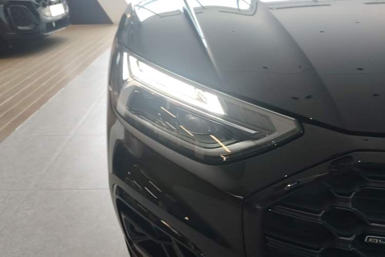 Used Audi Q5L 2024 40 TFSI Luxury Dynamic Edition Right Front Headlight