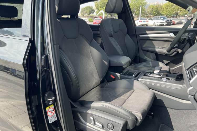 Used Audi Q5L 2024 40 TFSI Luxury Dynamic Edition Right Front Seat