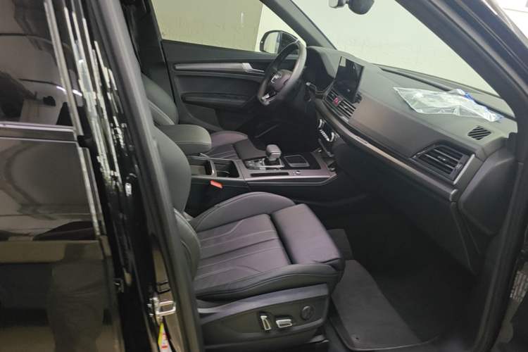 Used Audi Q5L 2024 40 TFSI Luxury Dynamic Edition Right Front Seat
