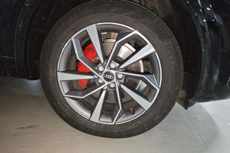 Used Audi Q5L 2024 40 TFSI Luxury Dynamic Edition Right Front Wheel Hub