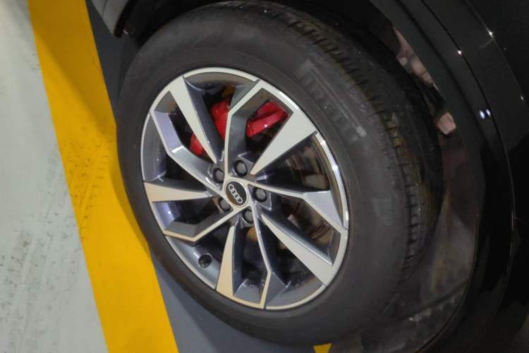 Used Audi Q5L 2024 40 TFSI Luxury Dynamic Edition Right Front Wheel Hub