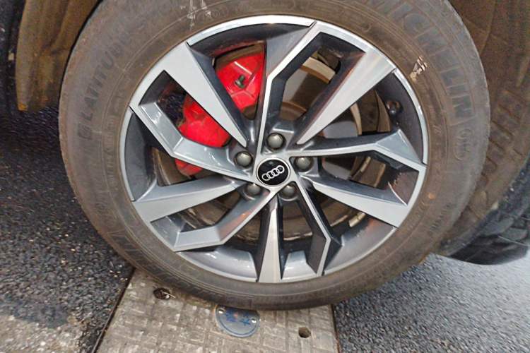 Used Audi Q5L 2024 40 TFSI Luxury Dynamic Edition Right Front Wheel Hub
