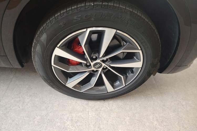 Used Audi Q5L 2024 40 TFSI Luxury Dynamic Edition Right Front Wheel Hub