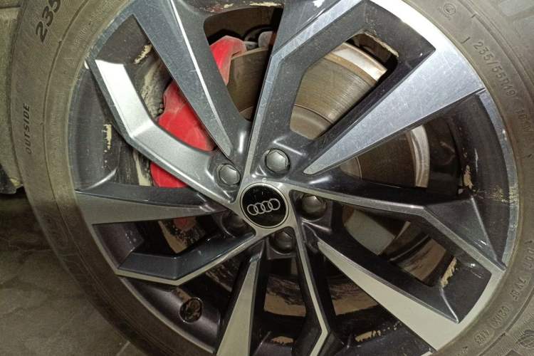 Used Audi Q5L 2024 40 TFSI Luxury Dynamic Edition Right Front Wheel Hub
