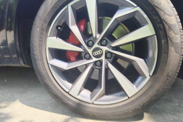 Used Audi Q5L 2024 40 TFSI Luxury Dynamic Edition Right Front Wheel Hub