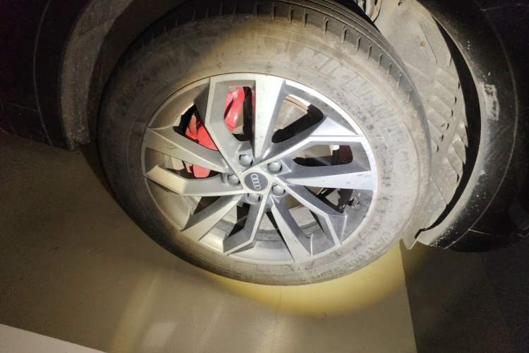 Used Audi Q5L 2024 40 TFSI Luxury Dynamic Edition Right Front Wheel Hub