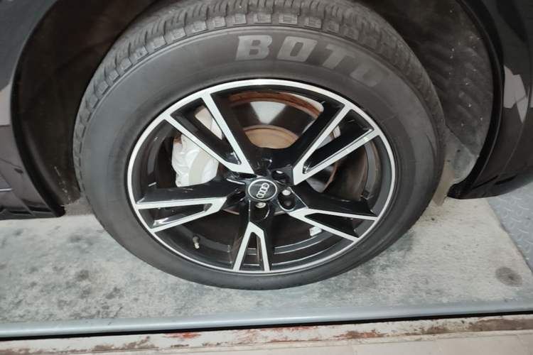 Used Audi Q5L 2024 40 TFSI Fashion Dynamic Model Right Front Wheel Hub
