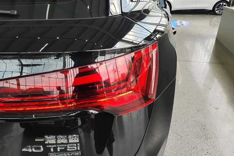 Used Audi Q5L 2024 40 TFSI Luxury Dynamic Edition Right Rear Taillight
