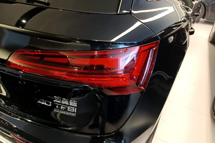 Used Audi Q5L 2024 40 TFSI Fashion Dynamic Model Right Rear Taillight