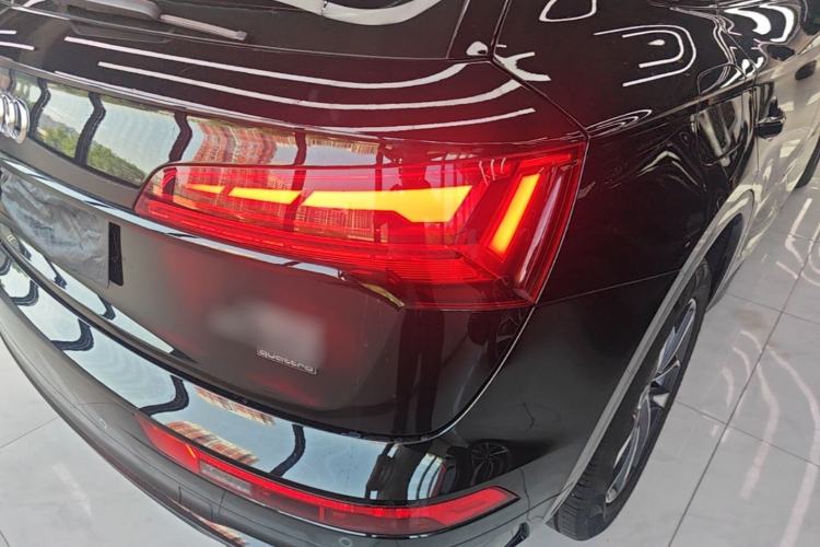 Used Audi Q5L 2024 40 TFSI Luxury Dynamic Edition Right Rear Taillight