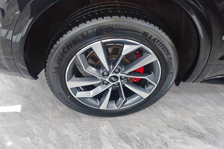 Used Audi Q5L 2024 40 TFSI Luxury Dynamic Edition Right Rear Wheel Hub