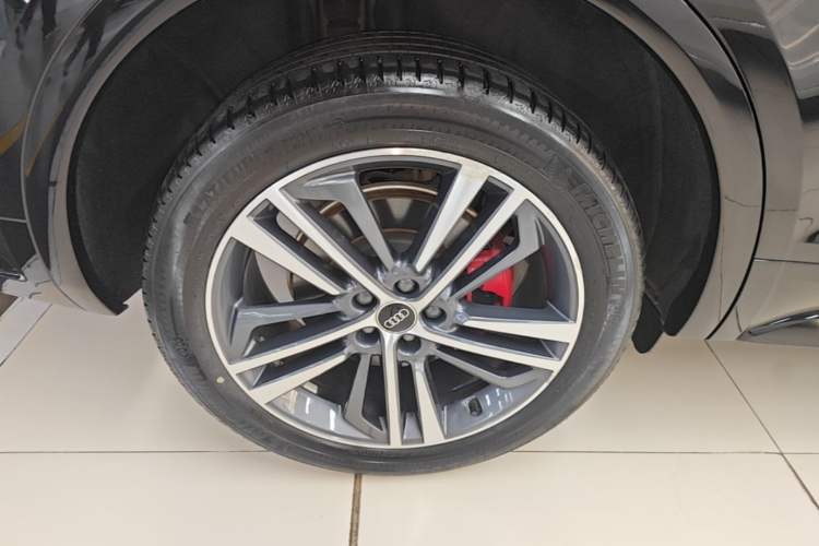 Used Audi Q5L 2024 40 TFSI Luxury Dynamic Edition Right Rear Wheel Hub