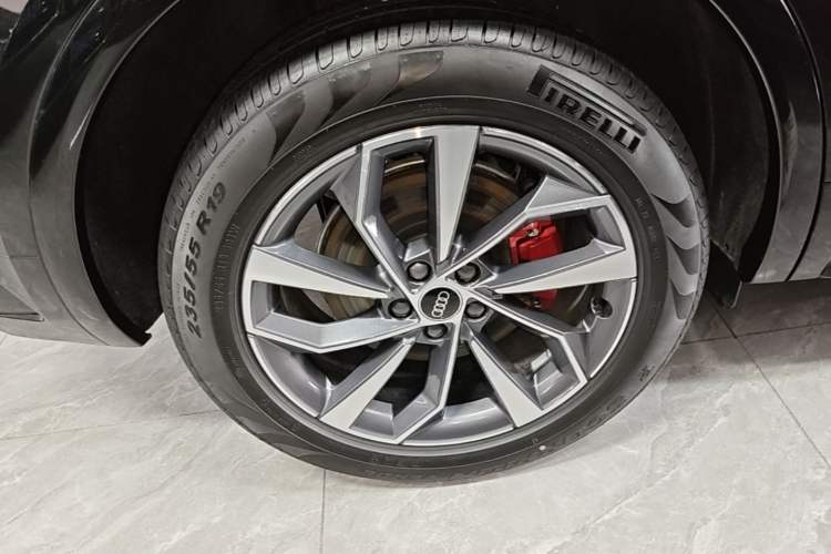 Used Audi Q5L 2024 40 TFSI Luxury Dynamic Edition Right Rear Wheel Hub