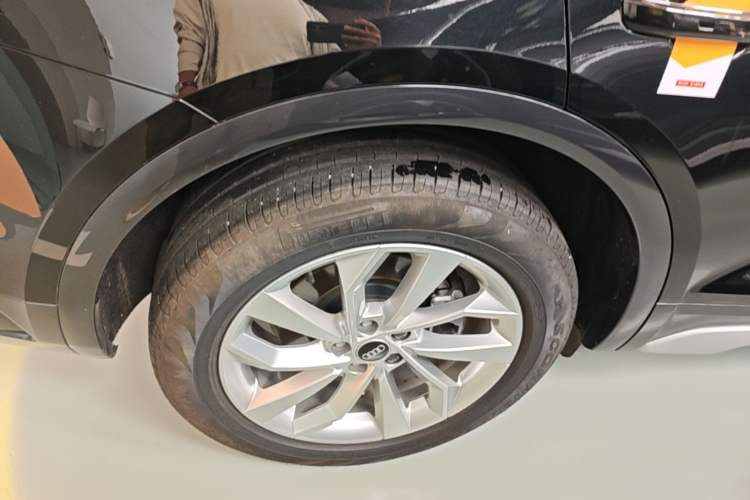 Used Audi Q5L 2024 40 TFSI Luxury Prestige Edition Right Rear Wheel Hub