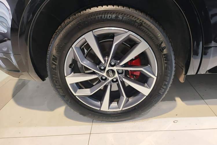 Used Audi Q5L 2024 40 TFSI Luxury Dynamic Edition Right Rear Wheel Hub