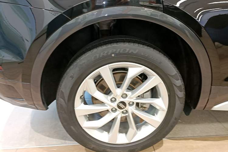 Used Audi Q5L 2024 40 TFSI Luxury Prestige Edition Right Rear Wheel Hub