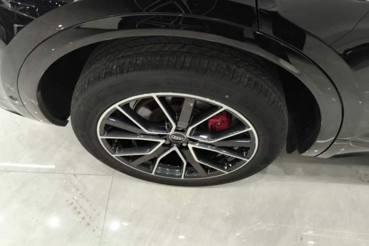 Used Audi Q5L 2024 45 TFSI Luxury Dynamic Model Right Rear Wheel Hub