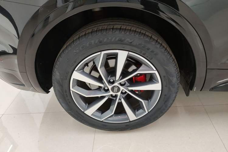 Used Audi Q5L 2024 40 TFSI Luxury Dynamic Edition Right Rear Wheel Hub