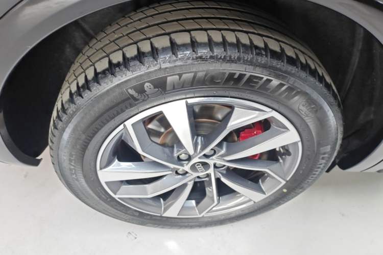 Used Audi Q5L 2024 40 TFSI Luxury Dynamic Edition Right Rear Wheel Hub