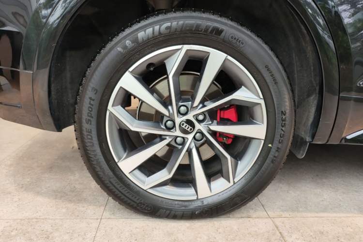 Used Audi Q5L 2024 40 TFSI Luxury Dynamic Edition Right Rear Wheel Hub