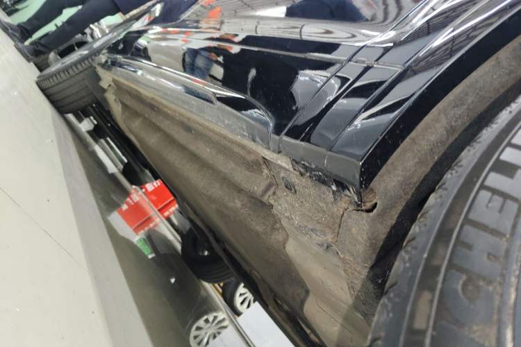 Used Audi Q5L 2024 40 TFSI Luxury Dynamic Edition Right Side Sill
