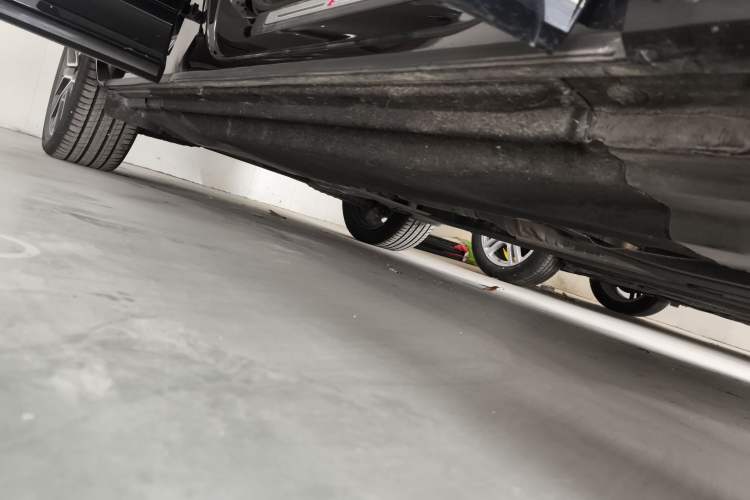 Used Audi Q5L 2024 45 TFSI Luxury Dynamic Model Right Side Sill