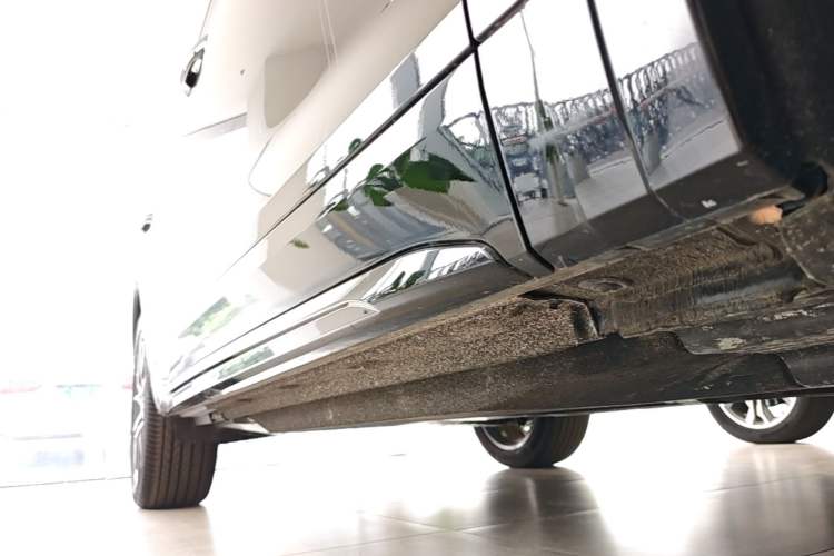 Used Audi Q5L 2024 45 TFSI Luxury Dynamic Model Right Side Sill