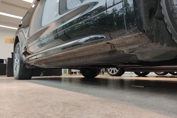 Used Audi Q5L 2024 40 TFSI Luxury Dynamic Edition Right Side Sill
