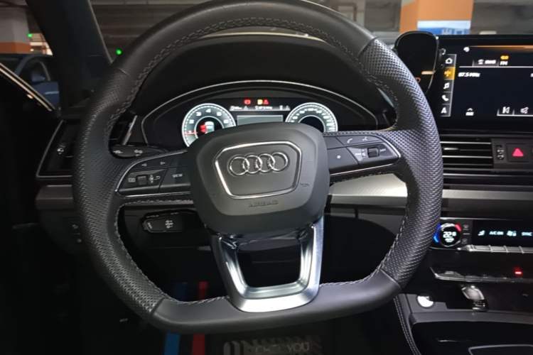 Used Audi Q5L 2024 45 TFSI Luxury Dynamic Model Steering Wheel